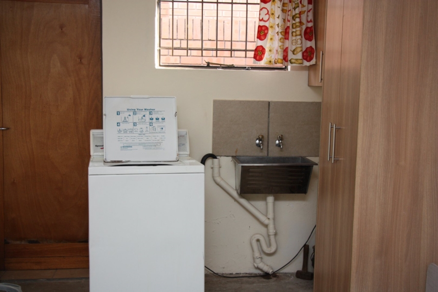 2 Bedroom Property for Sale in Langenhovenpark Free State
